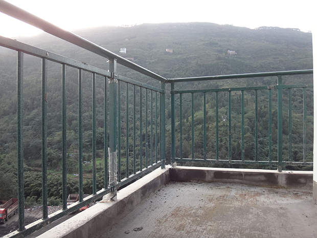 锌钢阳台护栏详细安装步骤和注意事项